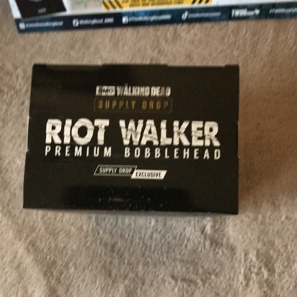 AMC The Walking Dead official Supply Drop Riot Walker Bobblehead New - Picture 11 of 12